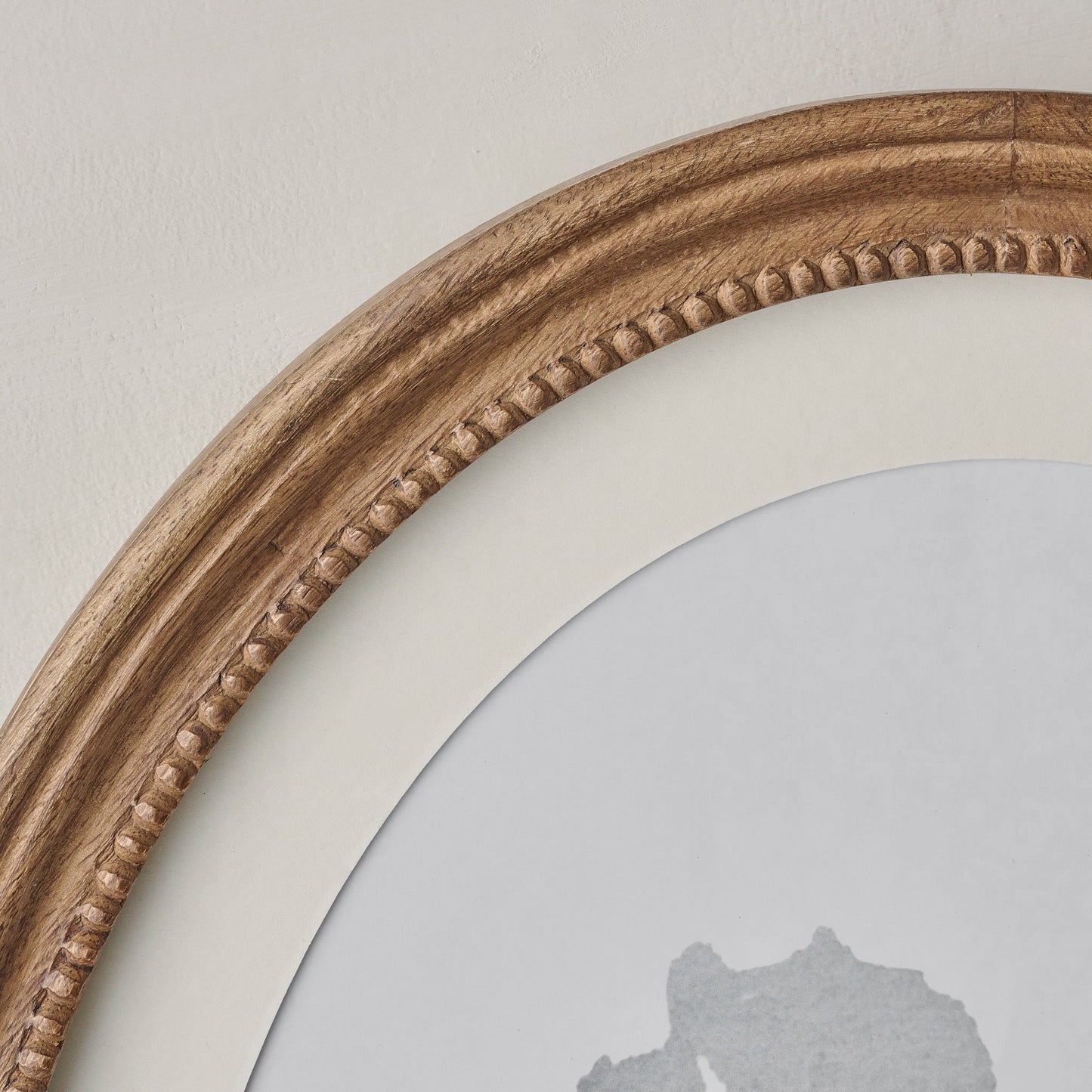 Willa Antiqued Wood Oval Picture Frame