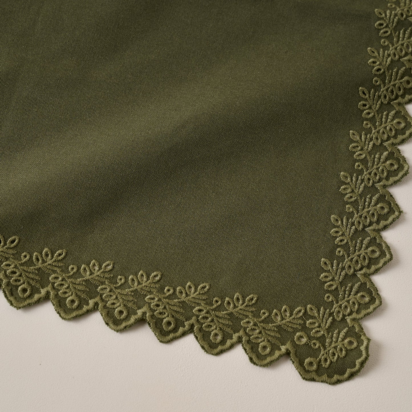 Winter Moss Embroidered Scalloped Edge Napkin Set of Four