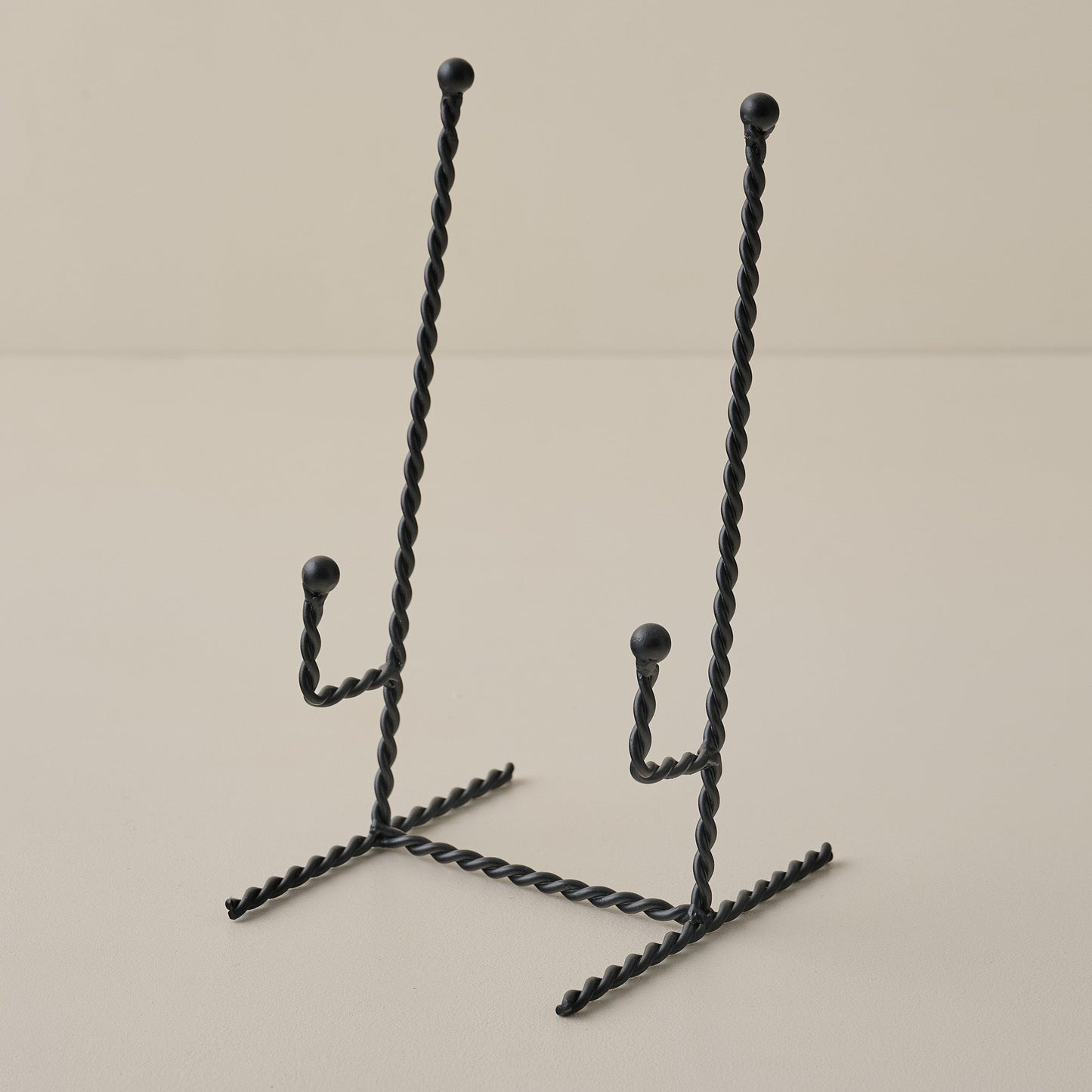 Twisted Metal Frame Easel