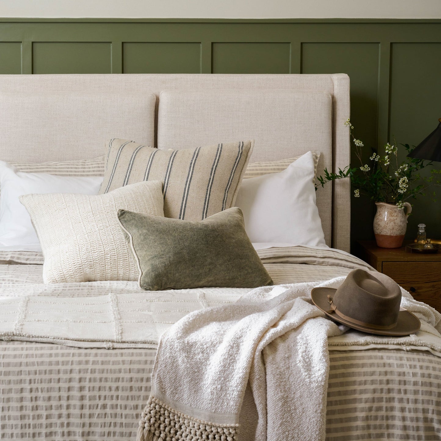 Antique White Essential Tassel Throw