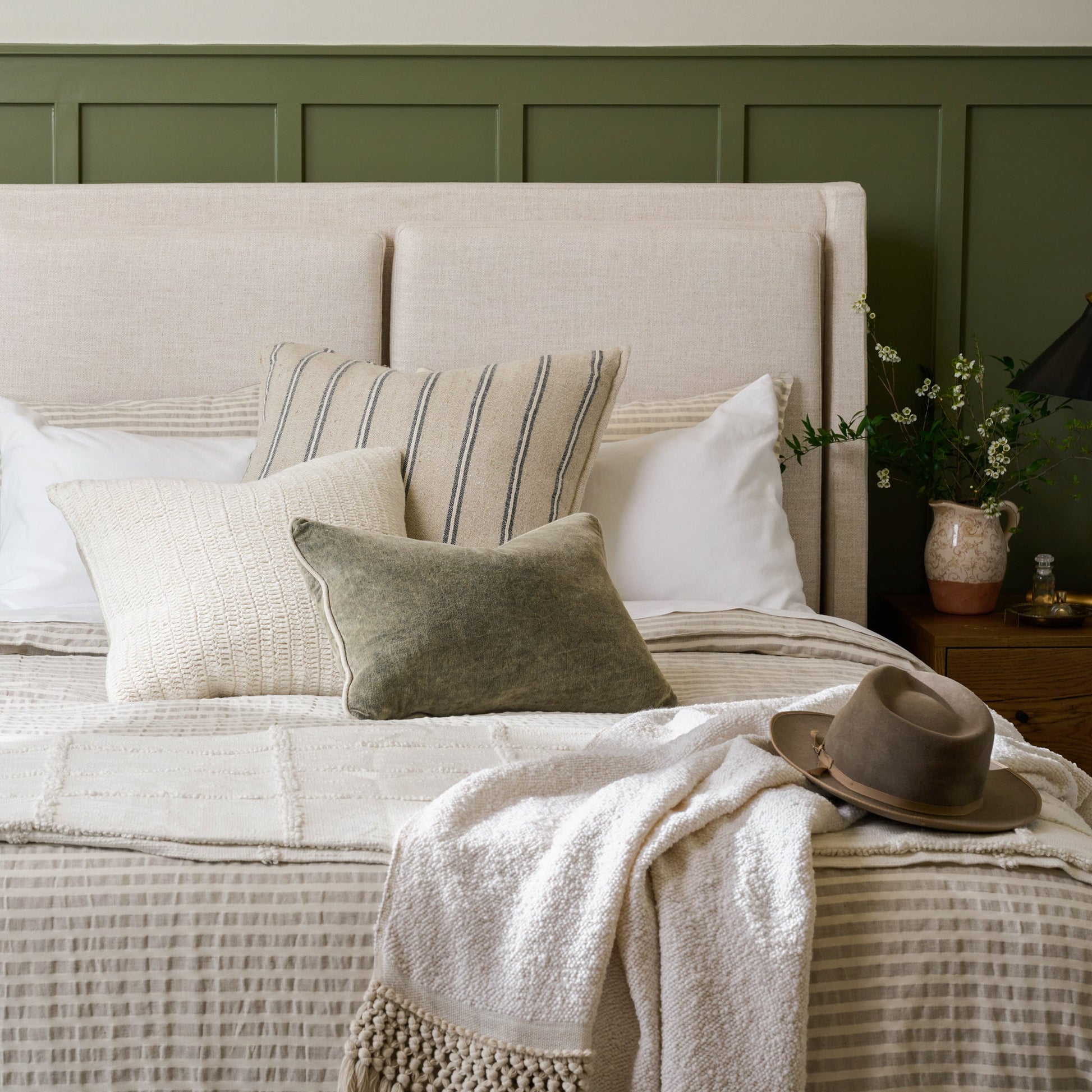 Antique White Essential Tassel Throw