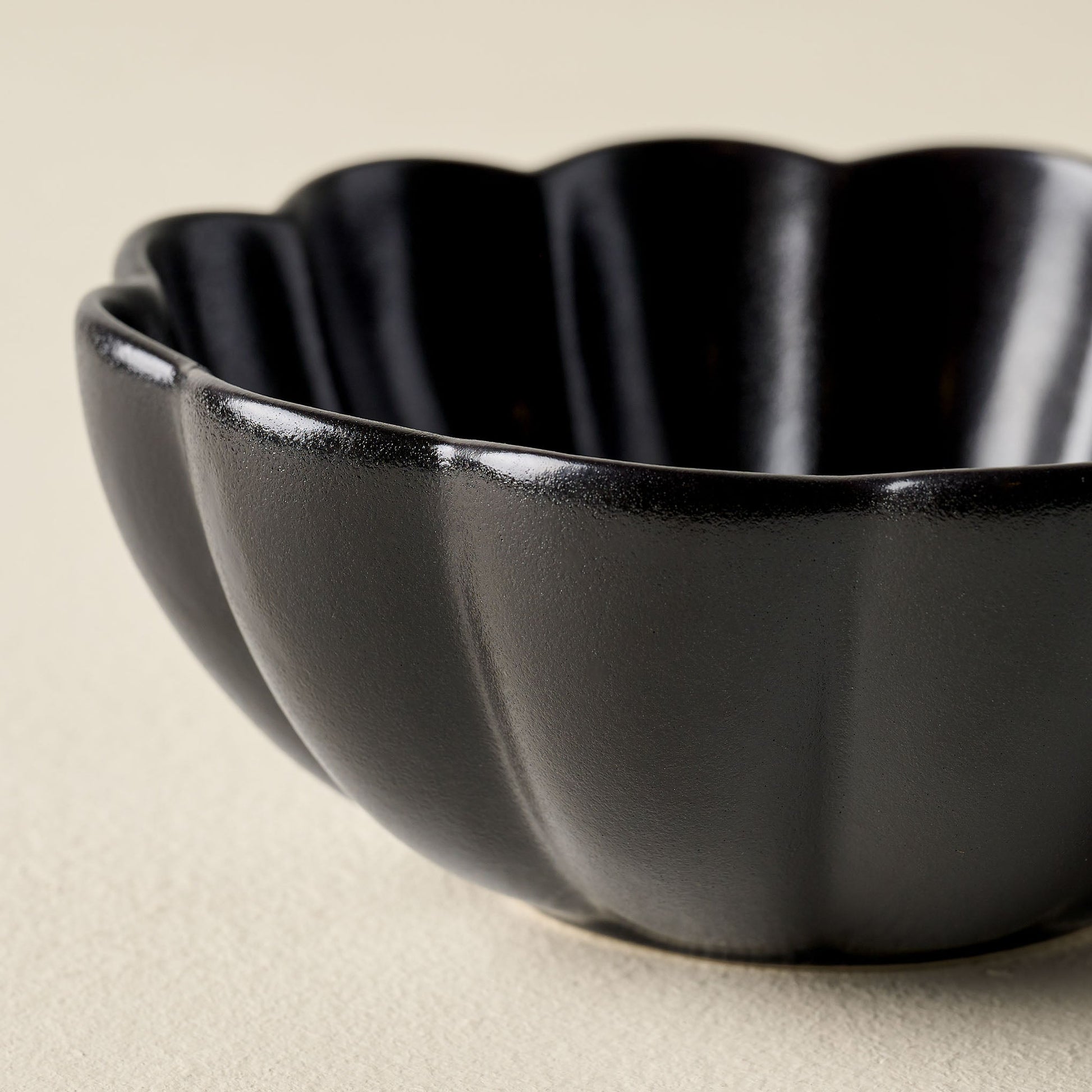 Black Scalloped Cereal Bowl