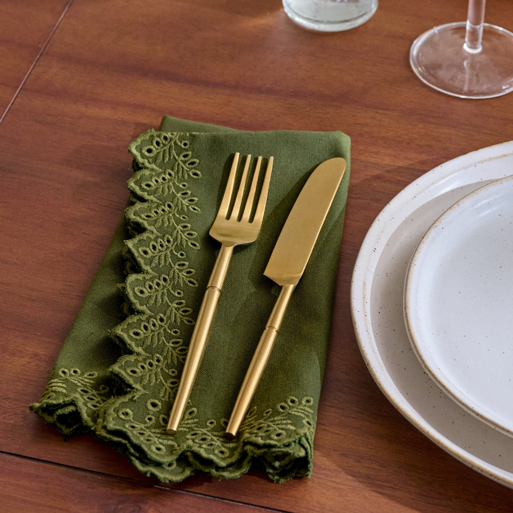 Winter Moss Embroidered Scalloped Edge Napkin Set of Four