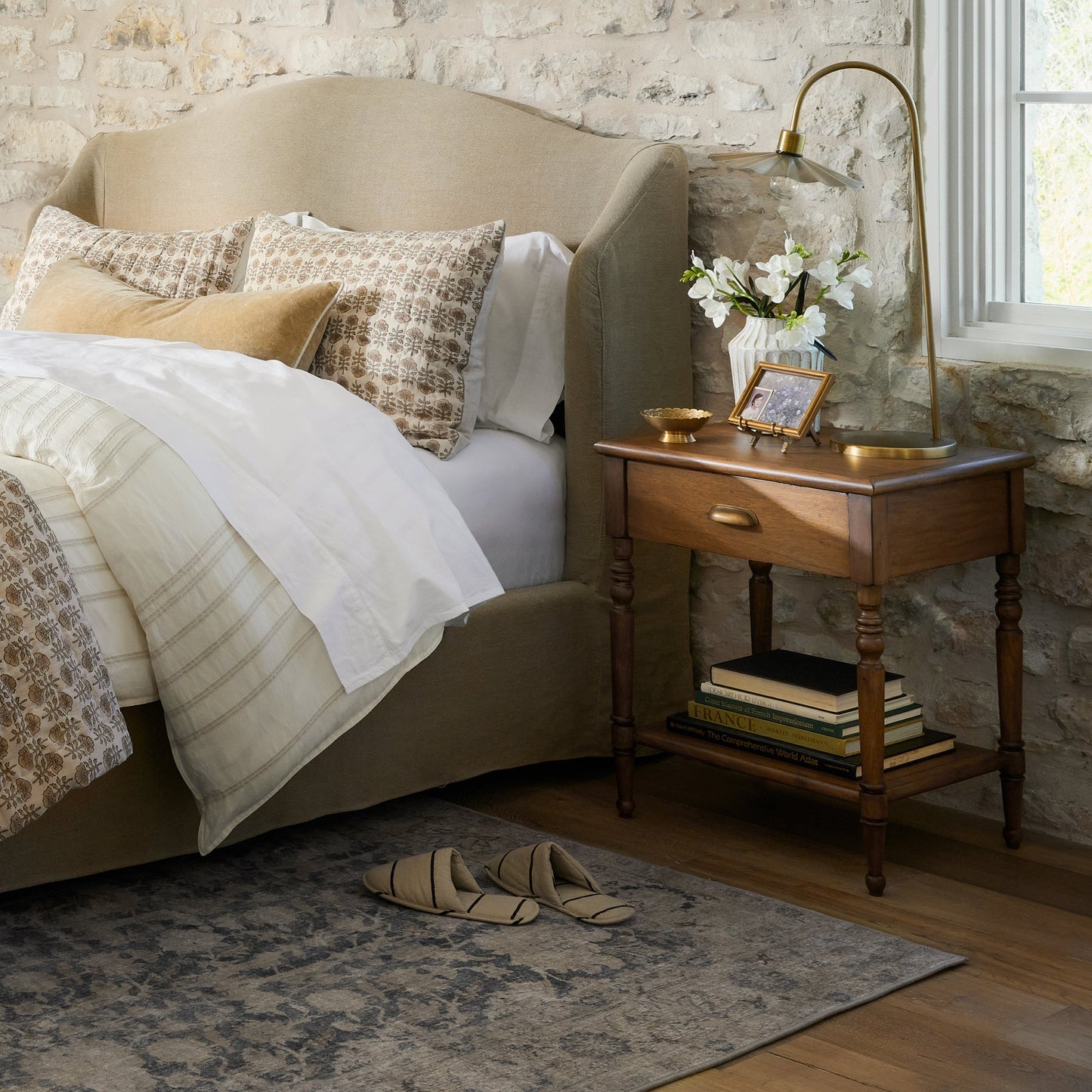Vera Nightstand