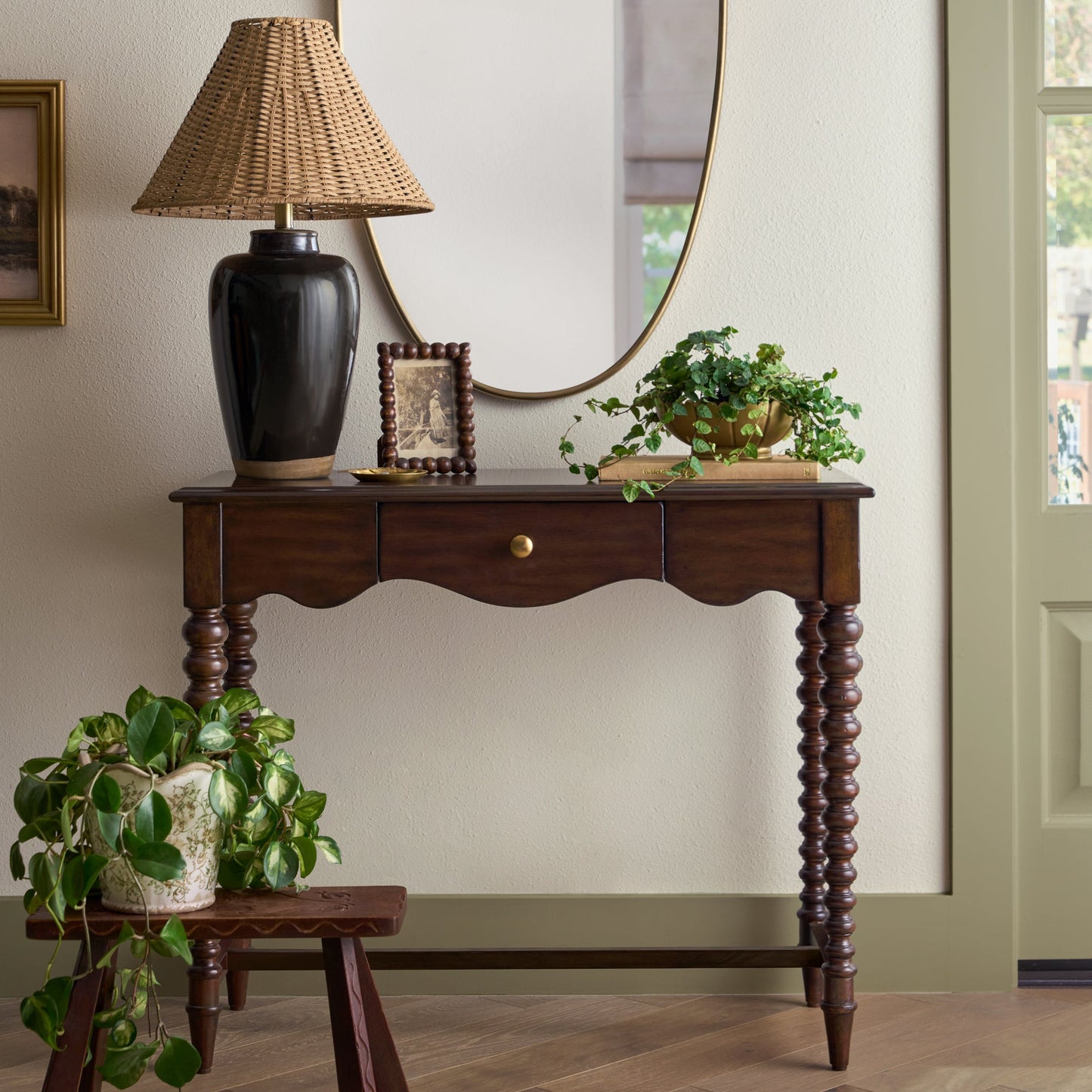 Amaryllis Console Table